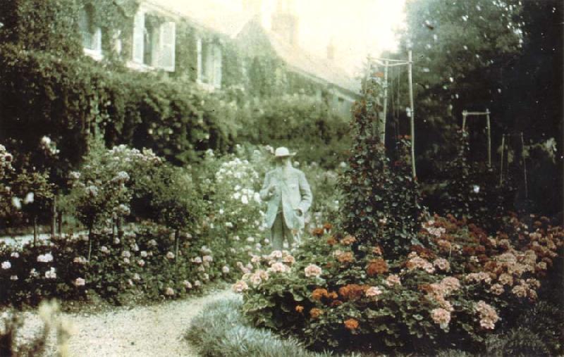 Claude Monet Monet in his garden at Giverny oil painting image